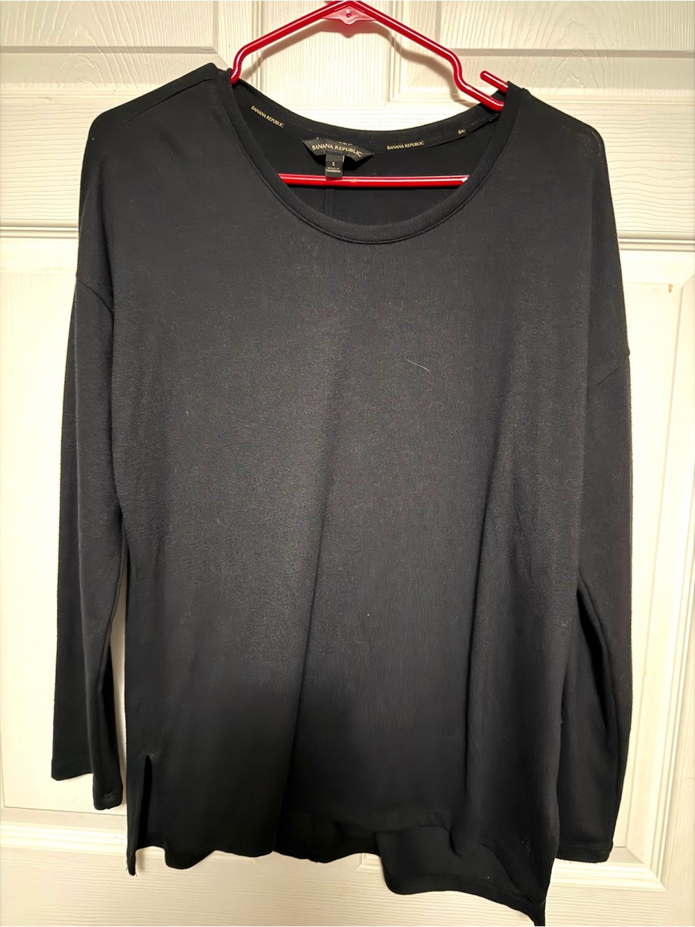 Banana Republic Black Long-Sleeve Women's Crewneck Top